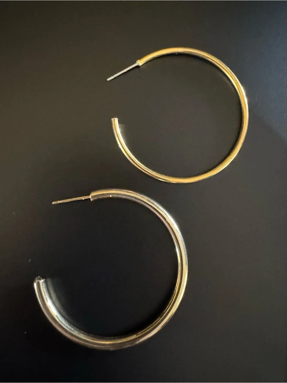 Gold Tone Hoop Earrings 1.5” Lightweight Classic Everyday Hoops